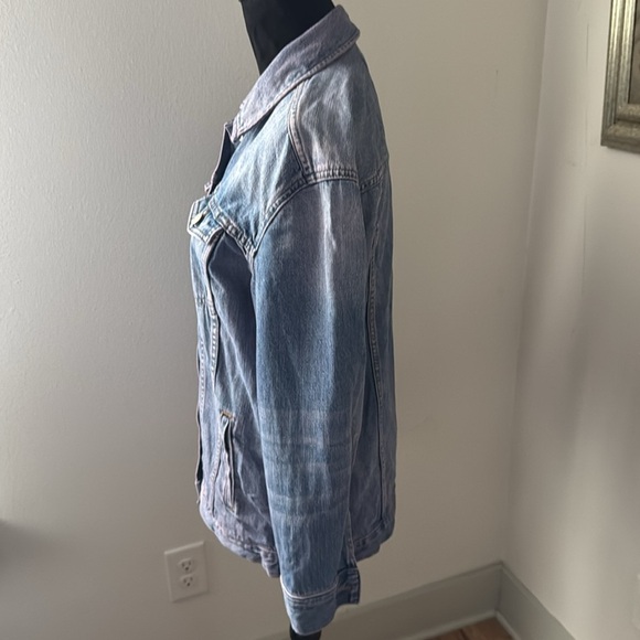 Madewell oversized distressed jean jacket with a pink undertone Sz S - Picture 3 of 9